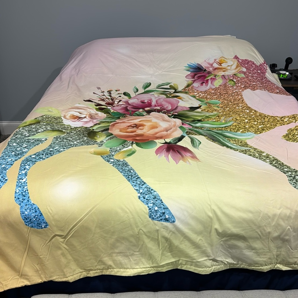 Girls unicorn duvet cover +2 shams.